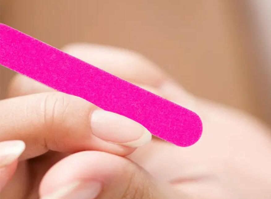 美甲為什么要打磨？南寧美甲師專業(yè)學(xué)校幫你