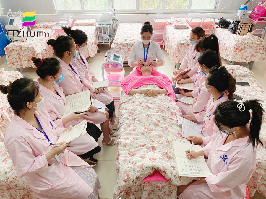 廣西美容理論知識：你為什么要眼部撥筋？