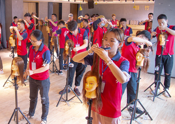 美發(fā)見(jiàn)習(xí)發(fā)型師考核標(biāo)準(zhǔn)，廣西美發(fā)師培訓(xùn)鑒定