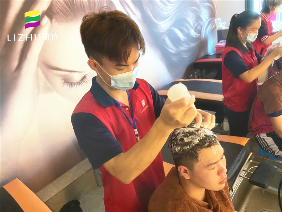 中式洗頭與泰式洗頭的不同，南寧美發(fā)洗頭學(xué)校專業(yè)解答