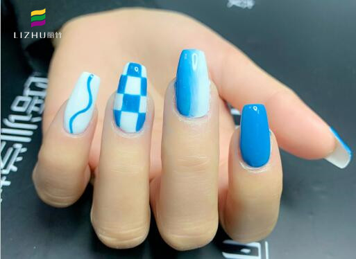 棋盤格美甲，南寧時(shí)尚美甲培訓(xùn)引領(lǐng)復(fù)古風(fēng)