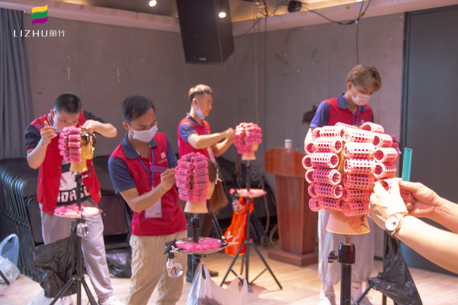 美發(fā)燙染師的考核標(biāo)準(zhǔn)，廣西專(zhuān)業(yè)正規(guī)美發(fā)學(xué)?？偨Y(jié)好了