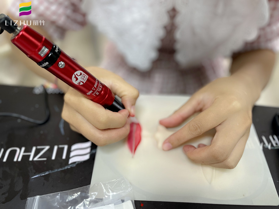 唇形設(shè)計(jì)和仿皮紋唇練習(xí) | 廣西正規(guī)專業(yè)紋繡學(xué)校