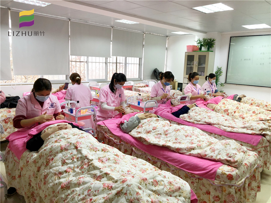 夏季美容護(hù)膚技巧，廣西學(xué)美容護(hù)膚專業(yè)介紹