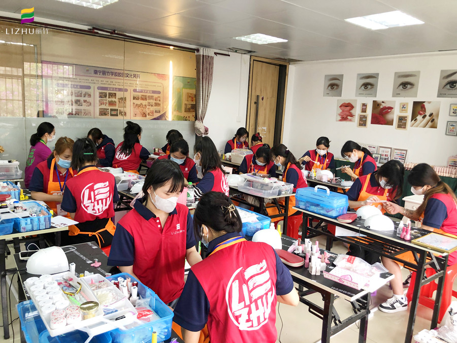 南寧美甲學(xué)校推薦-學(xué)美甲，到麗竹學(xué)校