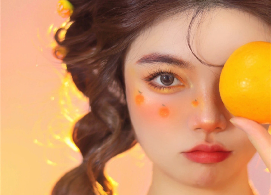 夏日元?dú)忾俨世L創(chuàng)意妝容，廣西化妝學(xué)校排行榜前三名分享