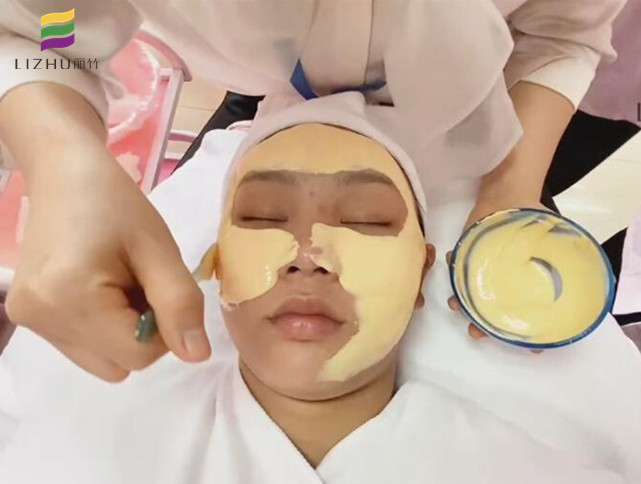 敷軟膜的正確步驟，南寧學(xué)美容洗臉教程