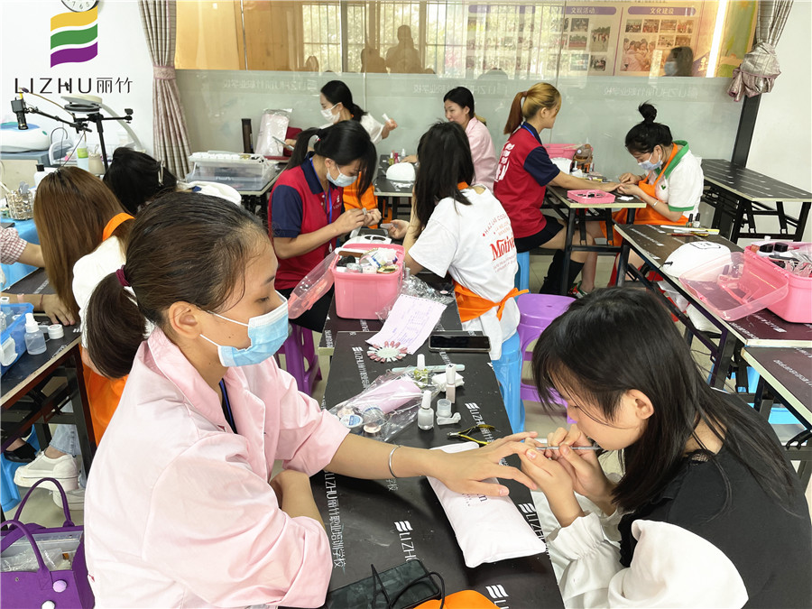 如何推死皮？南寧美甲培訓(xùn)學(xué)?；A(chǔ)課程