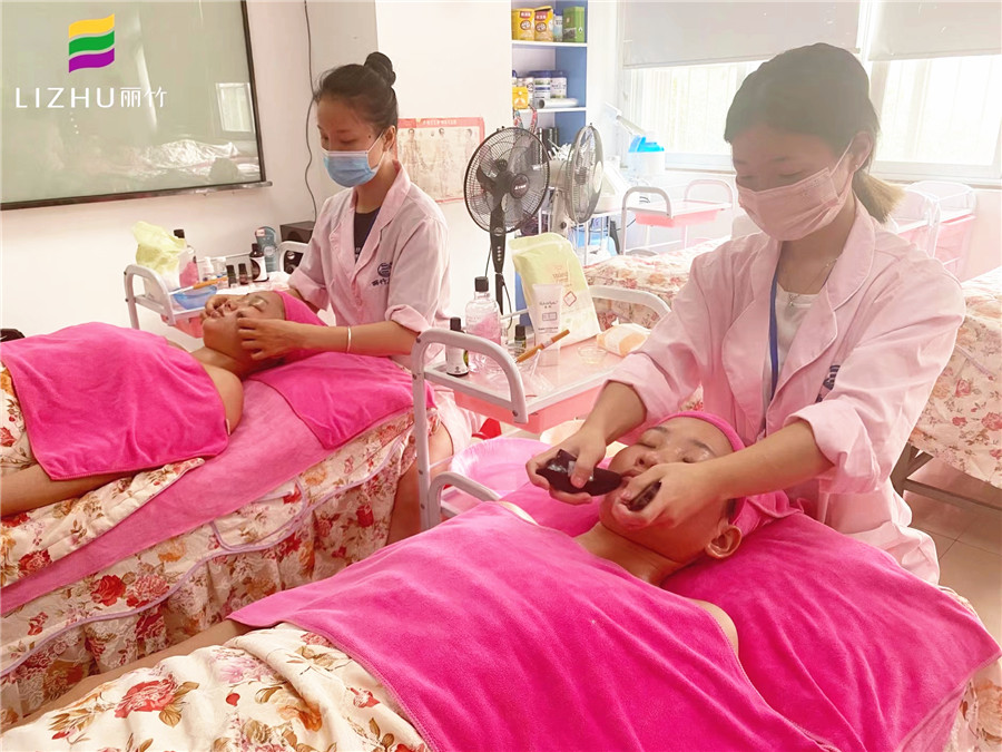 嘴周撥筋教程 ，南寧美容師培訓(xùn)課程剖析