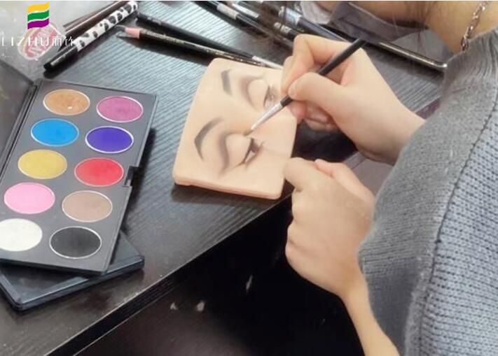 仿皮畫眼妝，南寧化妝學(xué)校眼妝教程
