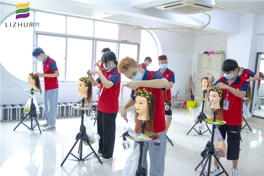 美發(fā)上杠如何加定型水？南寧培訓(xùn)燙發(fā)課程