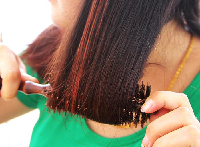 滾梳怎樣挑選？廣西美發(fā)學(xué)校專業(yè)講解