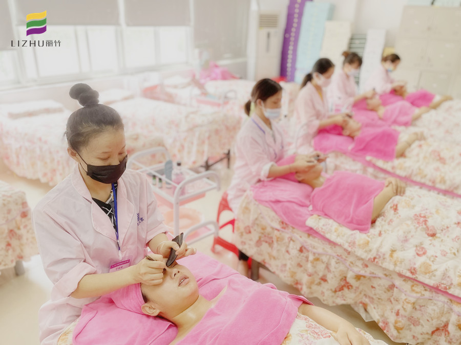 眼部刮痧的好處，南寧美容養(yǎng)生培訓(xùn)課程