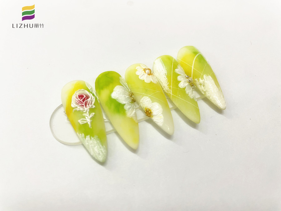 南寧專業(yè)美甲學(xué)校作品：牛油果色甲+玫瑰花美甲+春日美甲