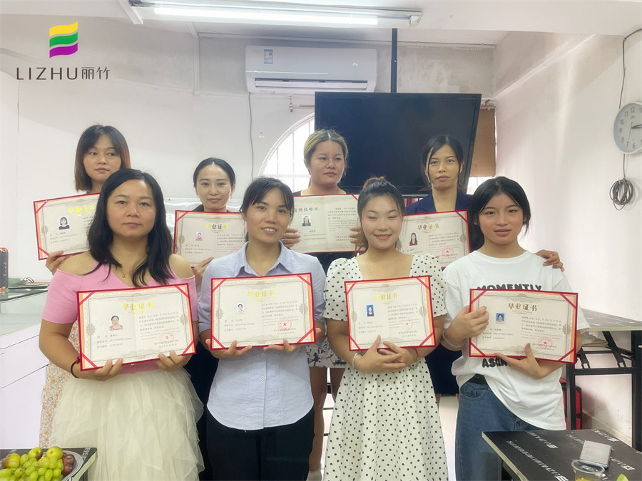 南寧紋繡培訓(xùn)班座談會，學(xué)員們滿載而歸