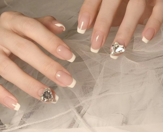 水鉆美甲圖片，南寧時(shí)尚美甲培訓(xùn)分享給你