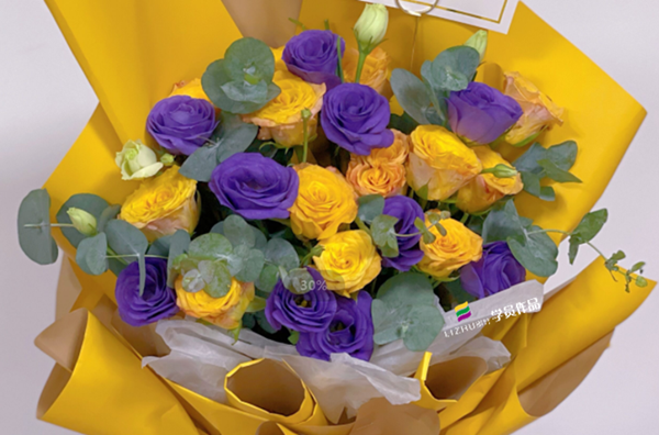 玫瑰花束圖片，學(xué)員告訴你南寧學(xué)插花要多久