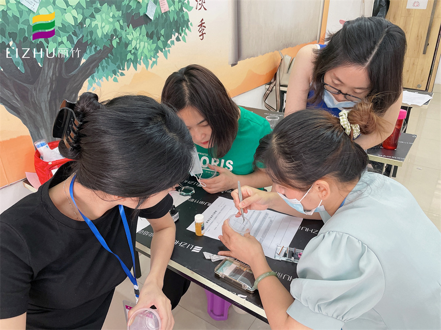 如何用杯子練習(xí)嫁接睫毛？來南寧美睫專業(yè)學(xué)?？纯窗?>
								
								<span id=