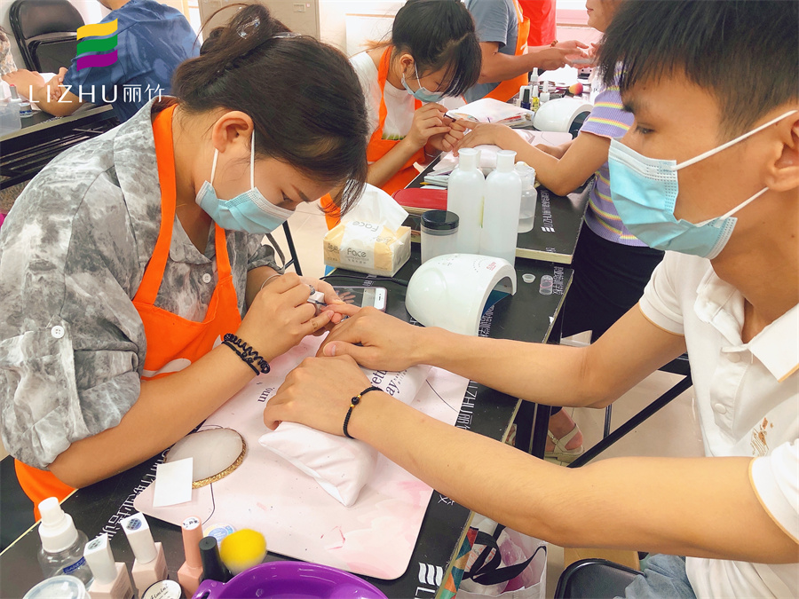 美甲修手有什么項目？南寧市美甲學校教程