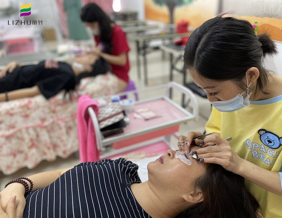 廣西美甲美睫培訓學校課程圓滿結束