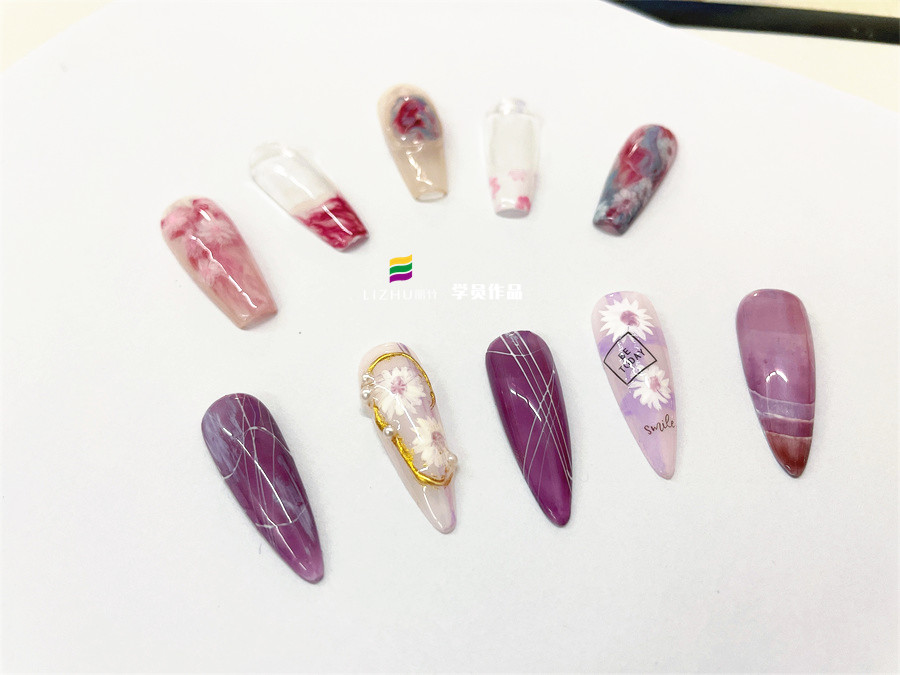 手黑做美甲如何選擇顏色？南寧美甲時(shí)尚培訓(xùn)教你