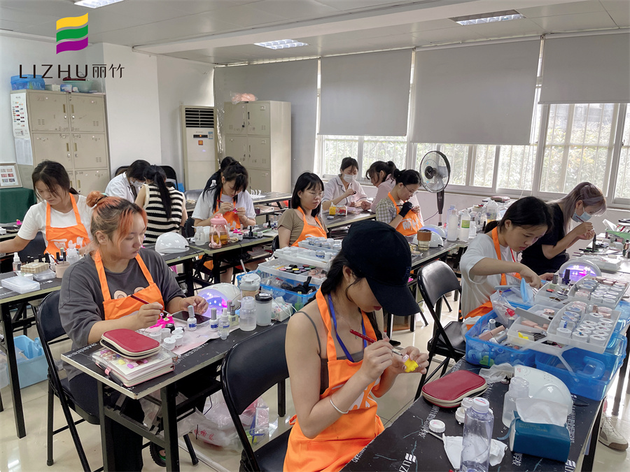 南寧美甲學(xué)校哪家好？南寧美甲學(xué)校哪家有實(shí)力？