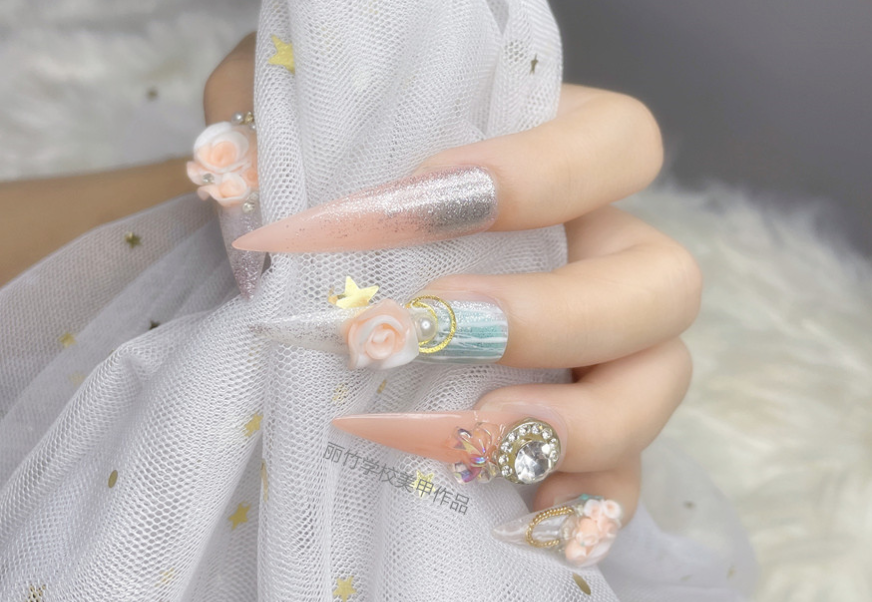 美甲學(xué)什么內(nèi)容？甲油膠和指甲油的區(qū)別