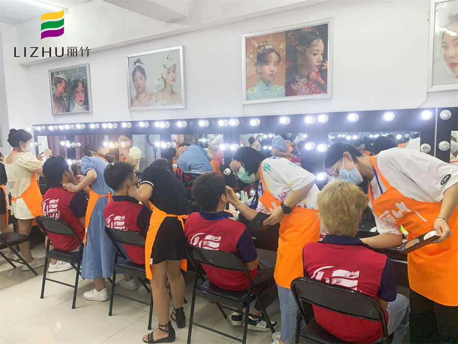 女士妝容和男士妝容的區(qū)別，廣西彩妝化妝專業(yè)培訓(xùn)課程