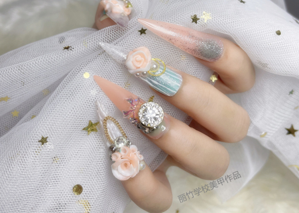 美甲掉漆補(bǔ)救方法，南寧美甲專業(yè)正規(guī)學(xué)校分享技巧