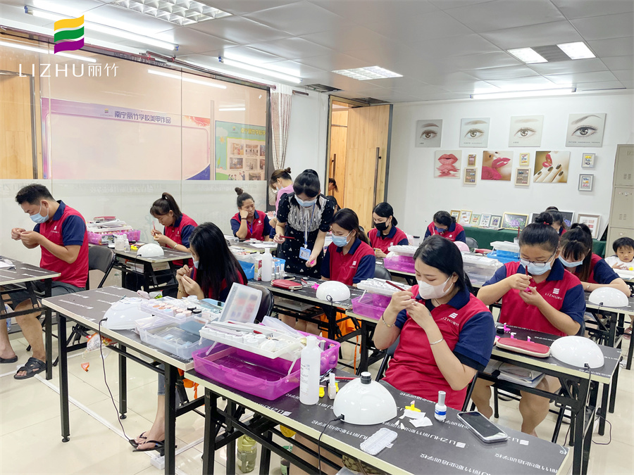 南寧美甲培訓(xùn)基礎(chǔ)課堂 | 南寧美甲培訓(xùn)學(xué)習(xí)