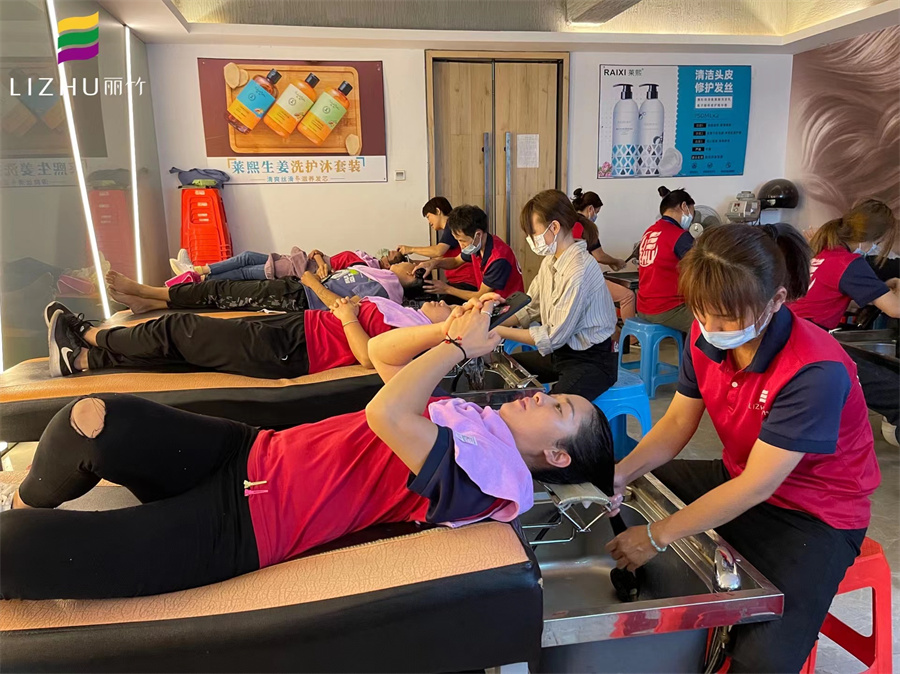 學(xué)美發(fā)店正確的洗頭方法，告訴你南寧哪里有洗頭培訓(xùn)技術(shù)？