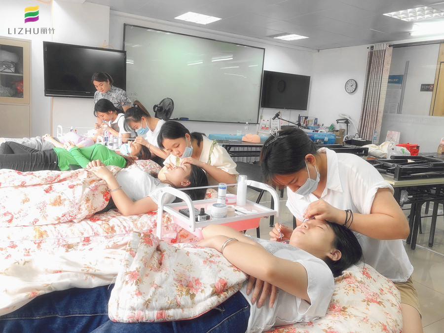 學(xué)美睫一般要多久學(xué)會(huì)？南寧學(xué)美睫要多少錢