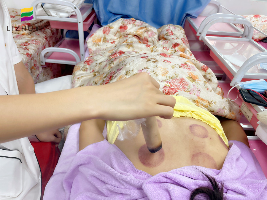 艾條艾灸注意事項(xiàng) ，廣西美容職業(yè)學(xué)校實(shí)操演示