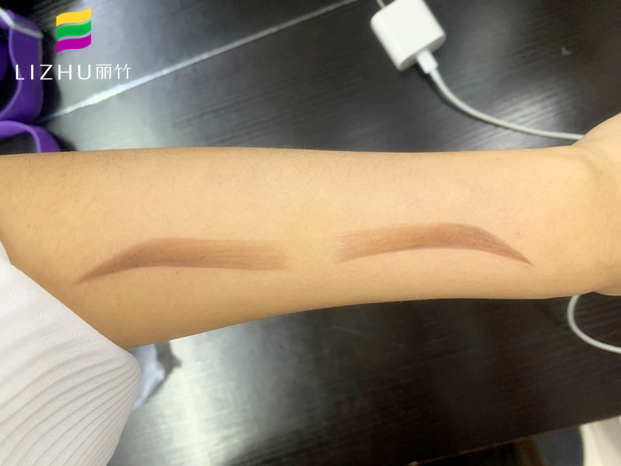 為什么要在手上畫眉？廣西化妝課堂練習(xí)