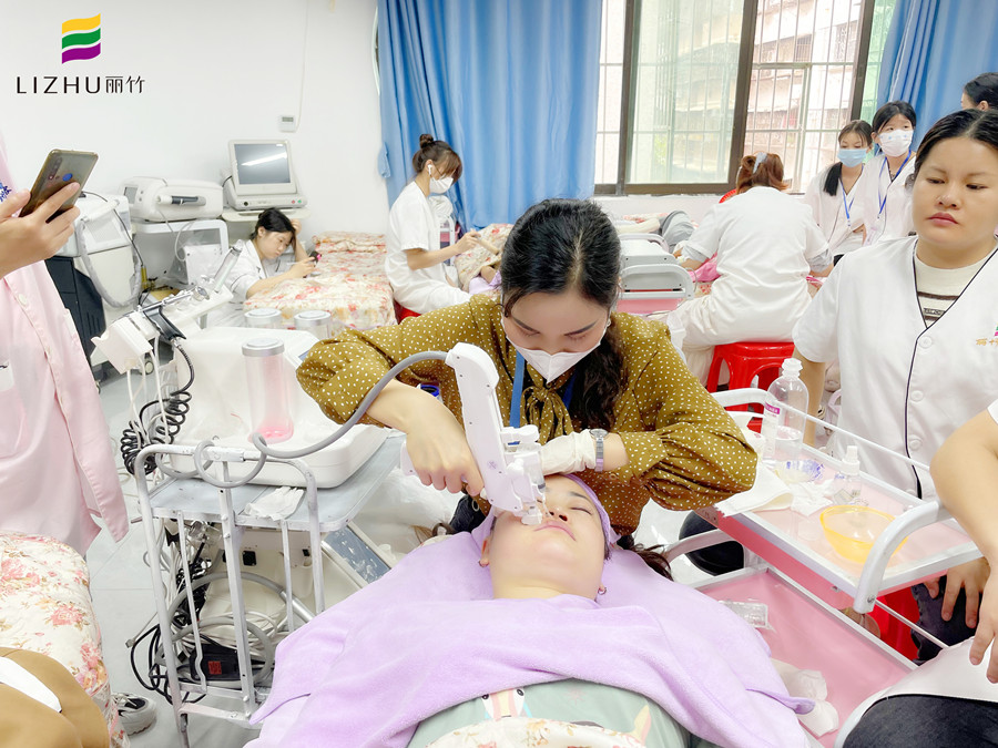 美容院該如何選擇美容儀器？廣西美容儀器培訓班教你