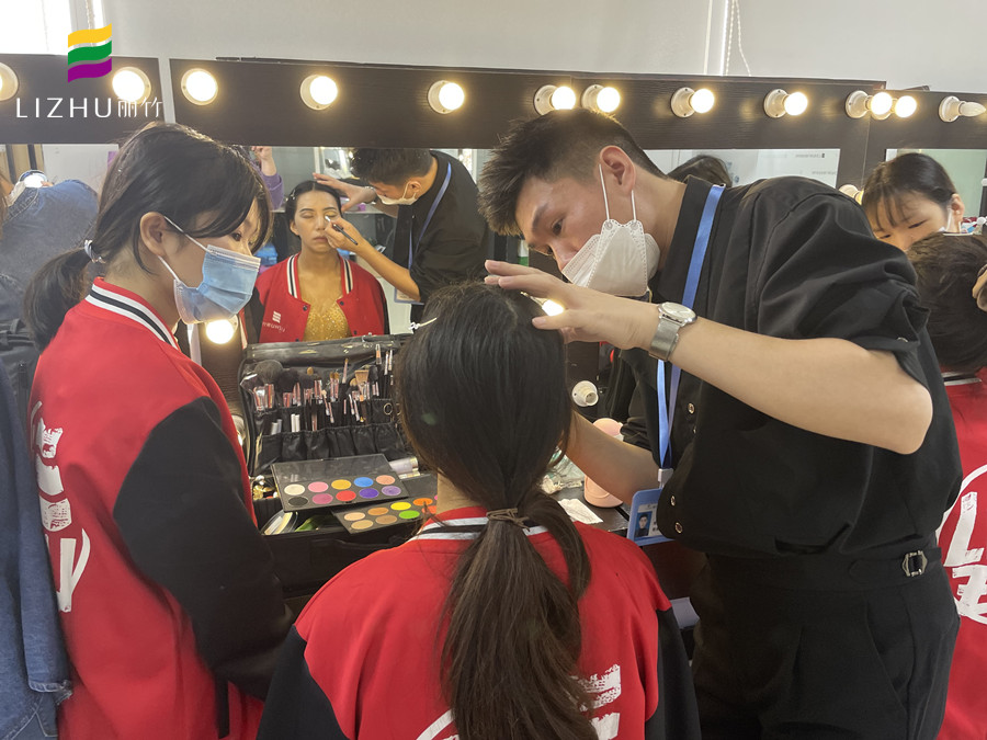 怎樣化妝能減少T區(qū)出油？廣西化妝職業(yè)培訓班分享技巧