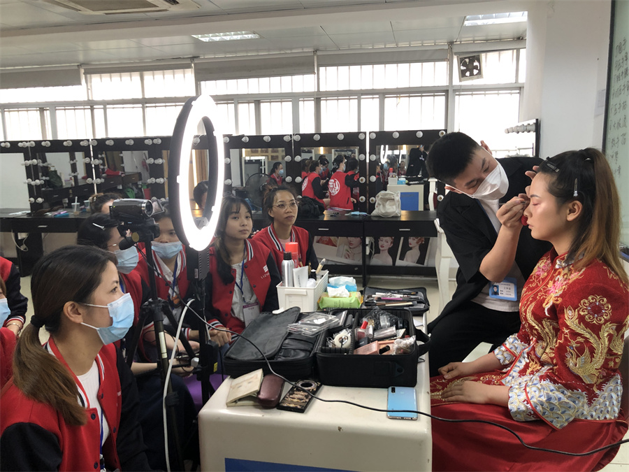 零基礎(chǔ)在廣西學化妝，廣西化妝基礎(chǔ)班歡迎你