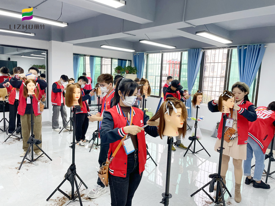 南寧學(xué)美發(fā)剪發(fā)：不同長度碎發(fā)怎么剪？