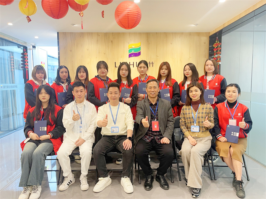 畢業(yè)啦~祝賀麗竹化妝造型培訓班的學員們