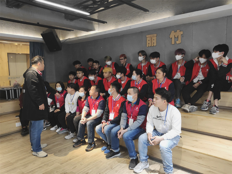 廣西美發(fā)專業(yè)學(xué)校舉行就業(yè)指導(dǎo)會(huì)