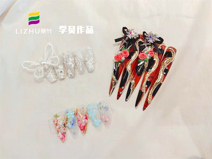 雕花設(shè)計(jì)美甲，廣西美甲課堂實(shí)訓(xùn)作品