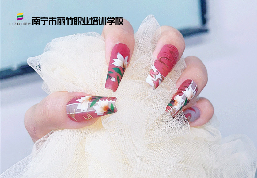 國(guó)風(fēng)玉蘭花美甲，南寧美甲款式造型班演繹別樣之美