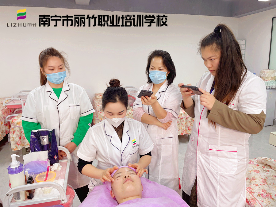 點按太陽（xue）的注意事項，南寧按摩學(xué)校培訓(xùn)內(nèi)容