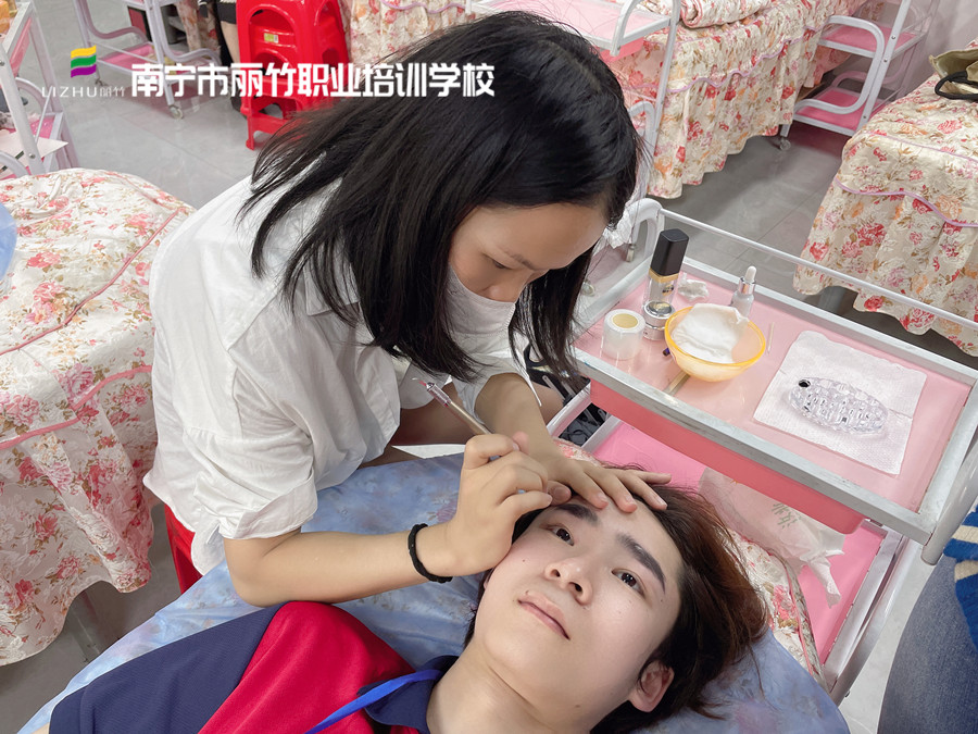 紋眉不上色的原因，廣西紋眉造型培訓(xùn)課程講解