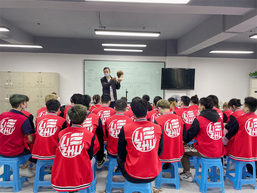 美發(fā)培訓要學哪些內(nèi)容？南寧美發(fā)培訓哪家有實力？