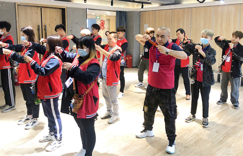 美發(fā)剪刀操作注意事項，南寧美發(fā)師培訓(xùn)基礎(chǔ)課程