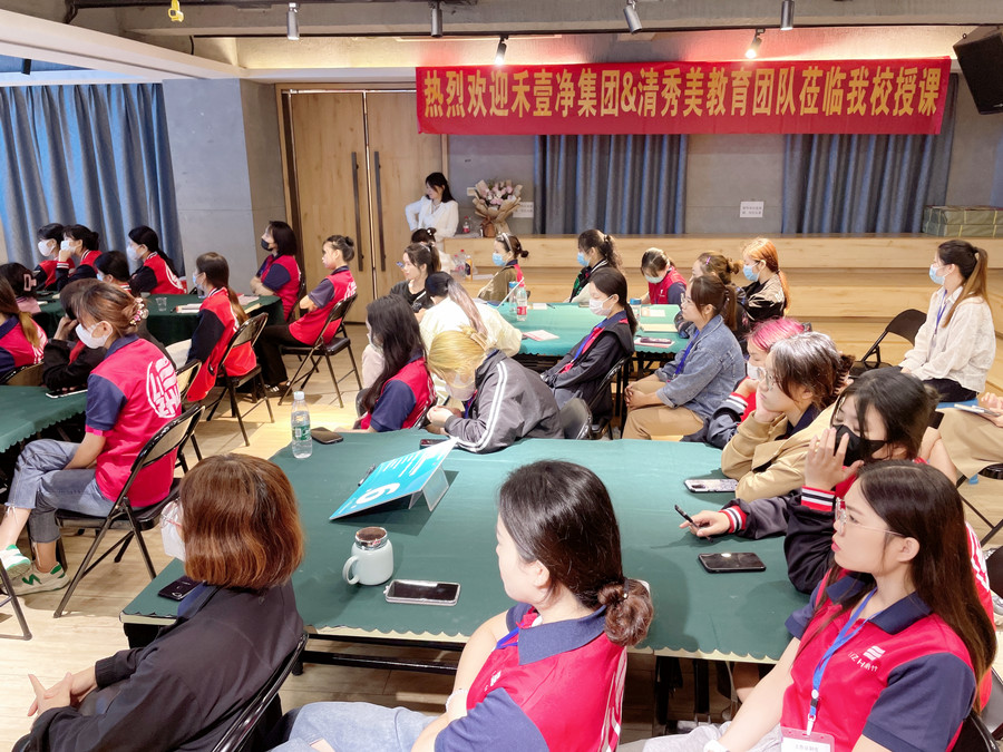 廣西南寧美業(yè)培訓(xùn)學(xué)校-麗竹學(xué)校輕療膚課程開(kāi)講