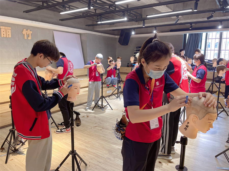 光頭剃頭技巧，廣西美發(fā)剃頭培訓(xùn)班實訓(xùn)教學(xué)