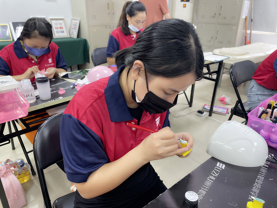 直擊廣西美甲技術學校課堂實訓