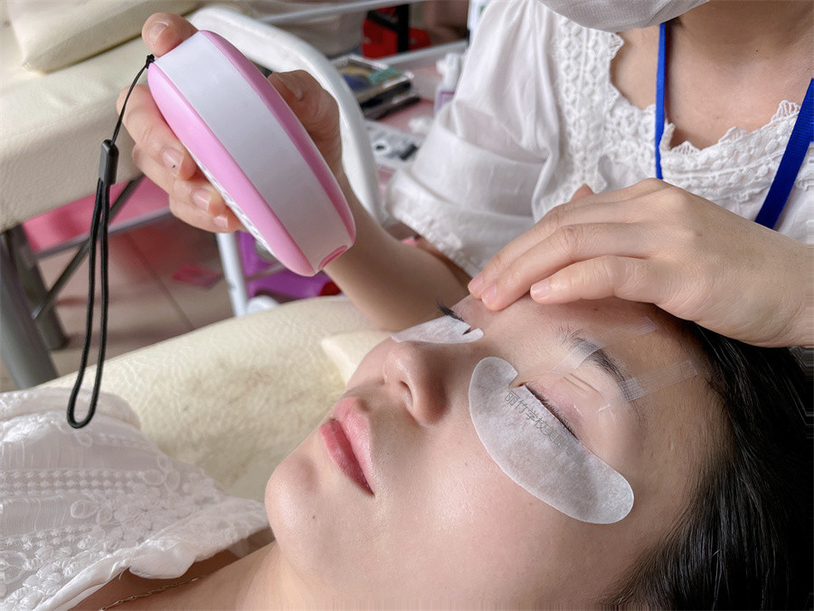 美睫風扇吹風機有什么用？南寧學美睫技術(shù)